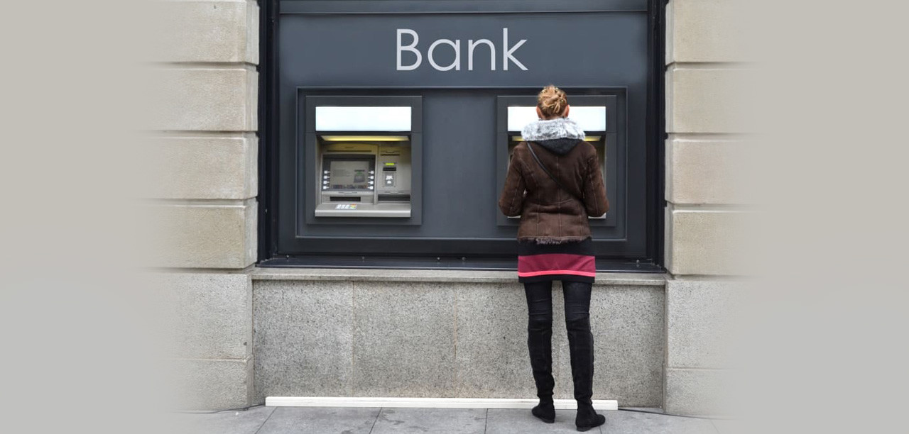 Z jakich bankomatów opłaca się wypłacać gotówkę